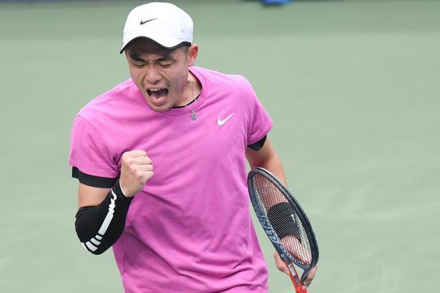 烟边出枪的 烟边出枪的